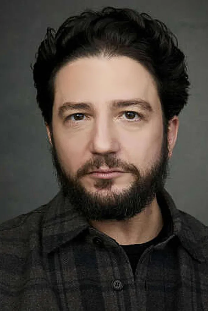 John Magaro 4