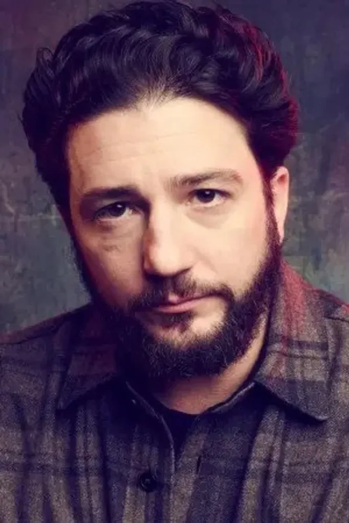 John Magaro 3