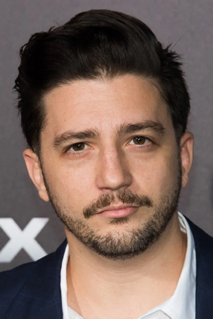 John Magaro 1