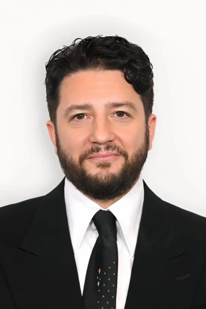 John Magaro 5